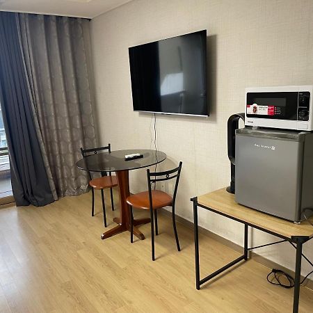 Spacious Luxury Condo W/ Kitchen Beside Hilton Clark D'Heights アンヘレス エクステリア 写真