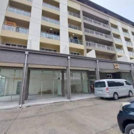 Spacious Luxury Condo W/ Kitchen Beside Hilton Clark D'Heights アンヘレス エクステリア 写真